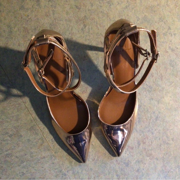 Ladies Heels by Halston. Vegan Leather Copper Color. - Picture 6 of 10